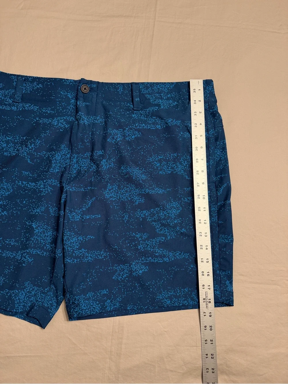 Under Armour Golf Shorts Size 44 Blue Camo Print